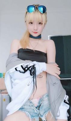 混乱的一家人里有个小孩叫安安