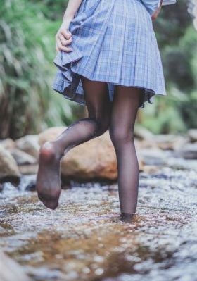 流水迢迢